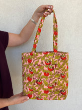 Load image into Gallery viewer, Vera Bradley Tote
