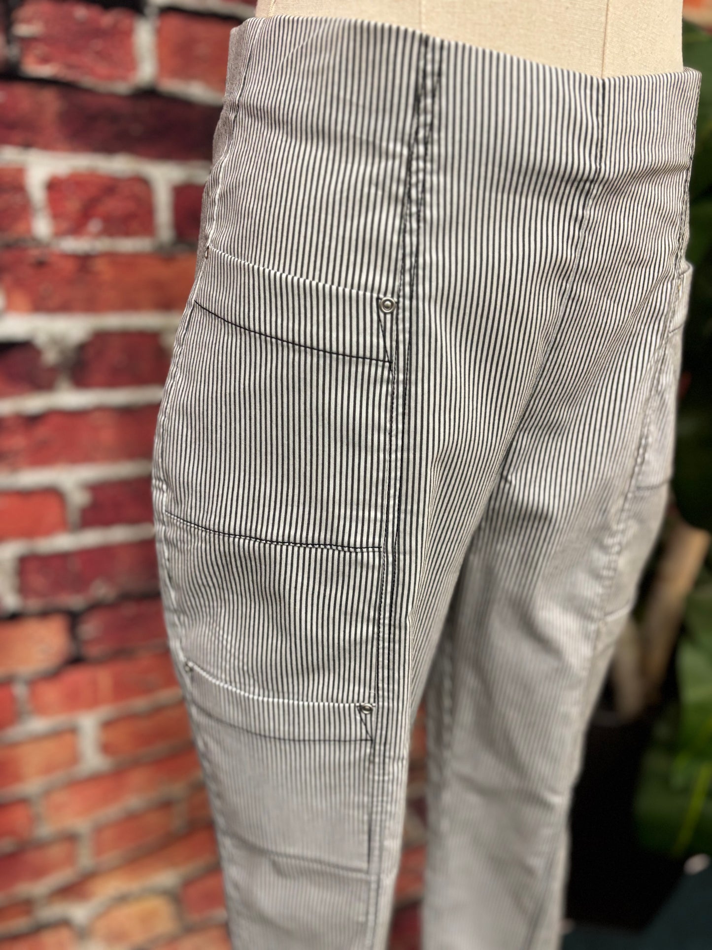 Cool Tech Stripe Seaside Capri Pant