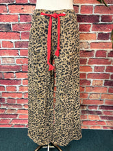Load image into Gallery viewer, Wild Side Stretch Leopard Denim Jeans🐆
