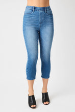 Load image into Gallery viewer, Judy Blue High Waist Cool Denim Pull On Capri

