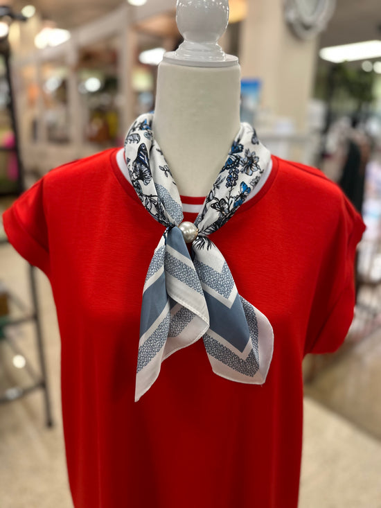 Scarf With Magnetic Pearl
