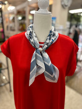 Load image into Gallery viewer, Scarf With Magnetic Pearl
