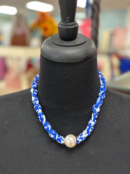 Twisted Scarf Necklace W/Magnetic Pearl