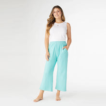 Load image into Gallery viewer, Weekend Brushed Pocket Crop Pant
