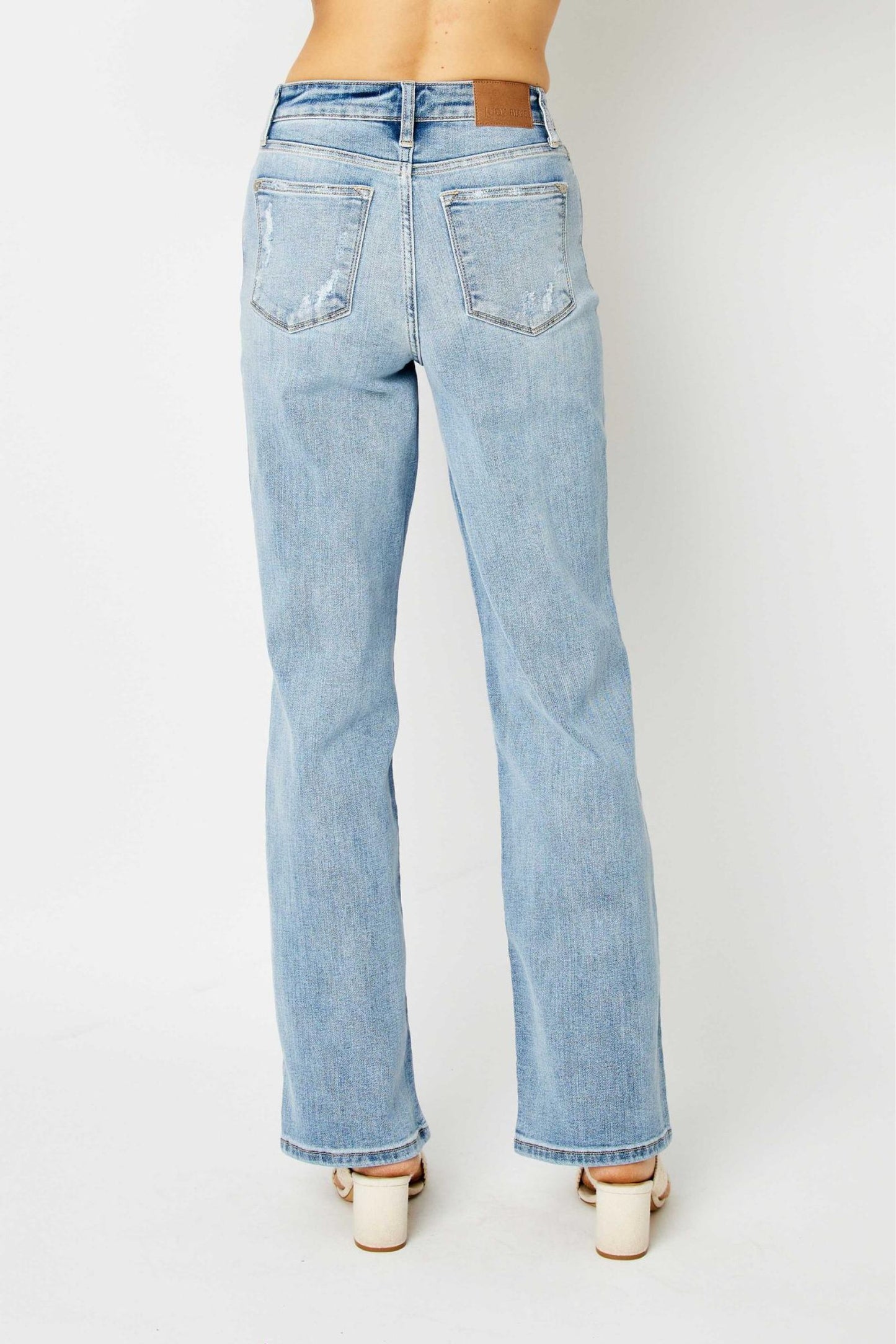 Judy Blue HW LT. Wash Straight Leg Jeans