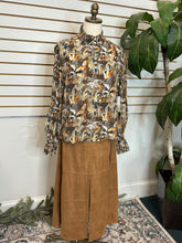 Load image into Gallery viewer, In The Middle Top
