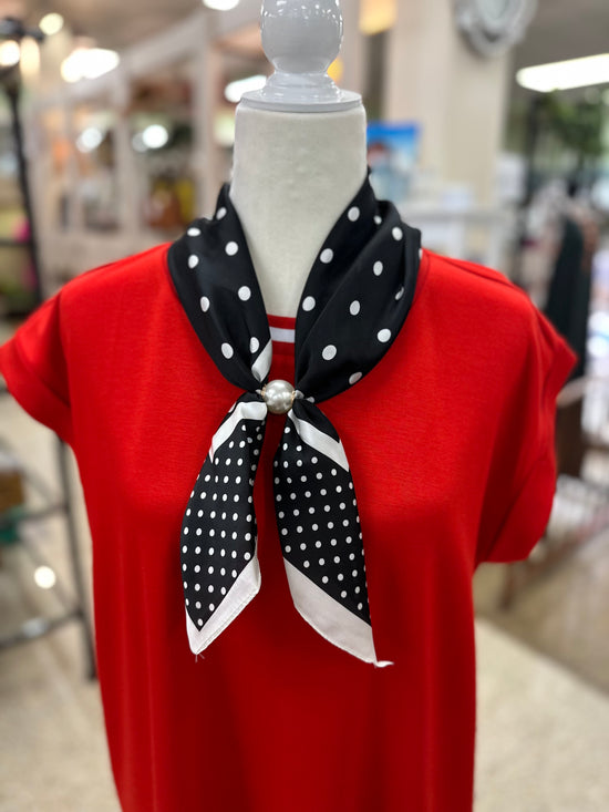 Scarf With Magnetic Pearl
