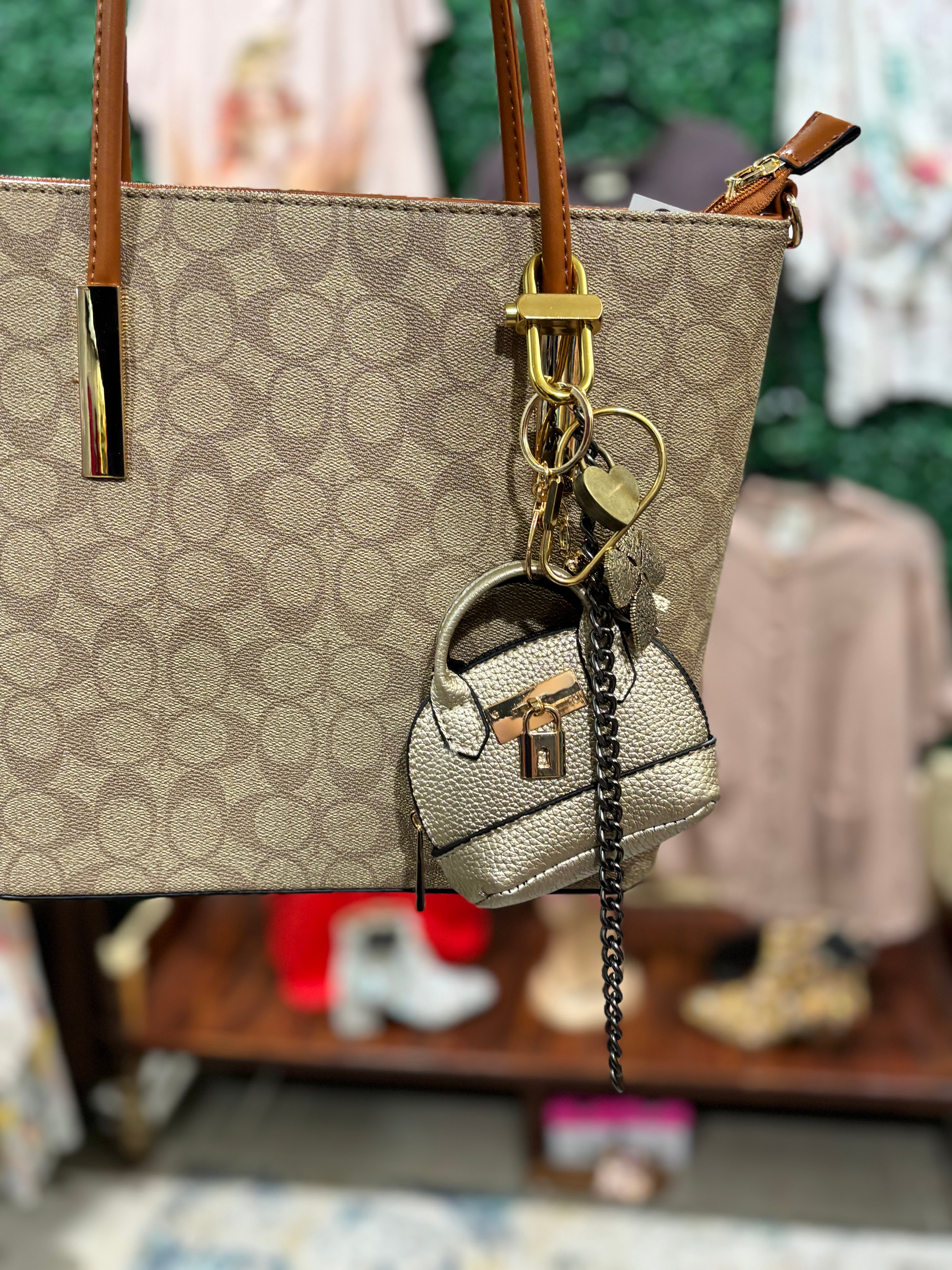 Tote In Style Handbag Wallet Collection
