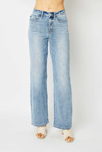 Load image into Gallery viewer, Judy Blue HW LT. Wash Straight Leg Jeans
