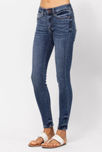 Load image into Gallery viewer, Judy Blue MID-RISE HANDSAND CLASSIC SKINNY
