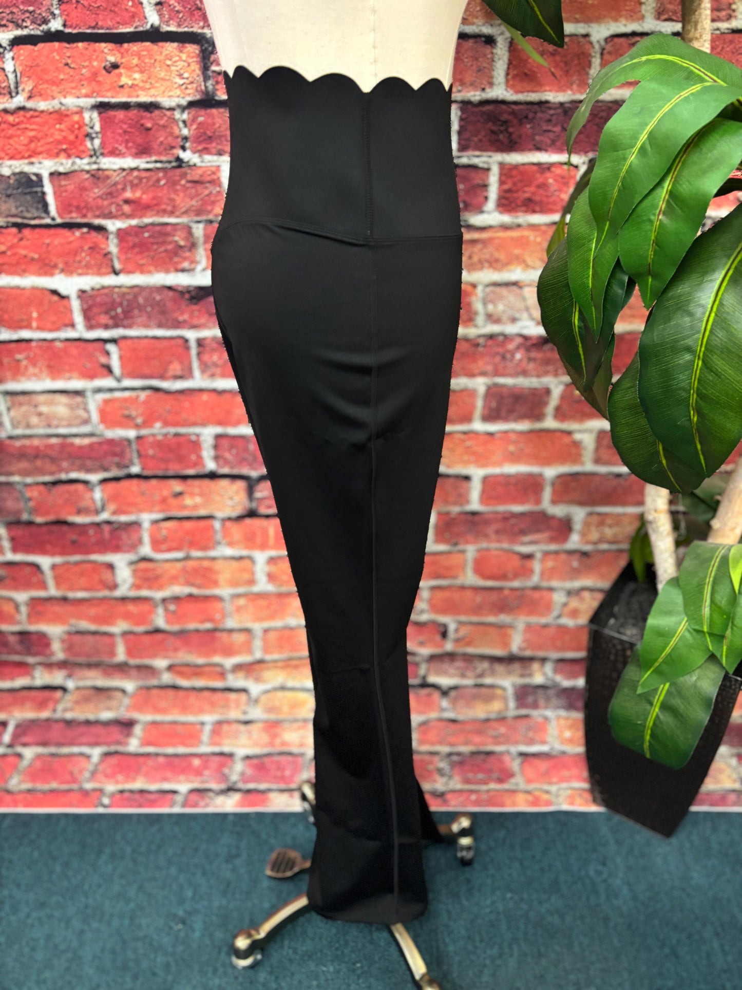 Scallop Edge Sculpt Leggings