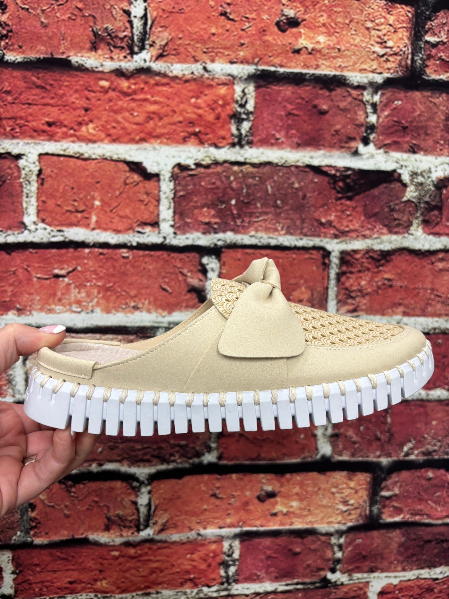 Sand Bow Comfort Mule