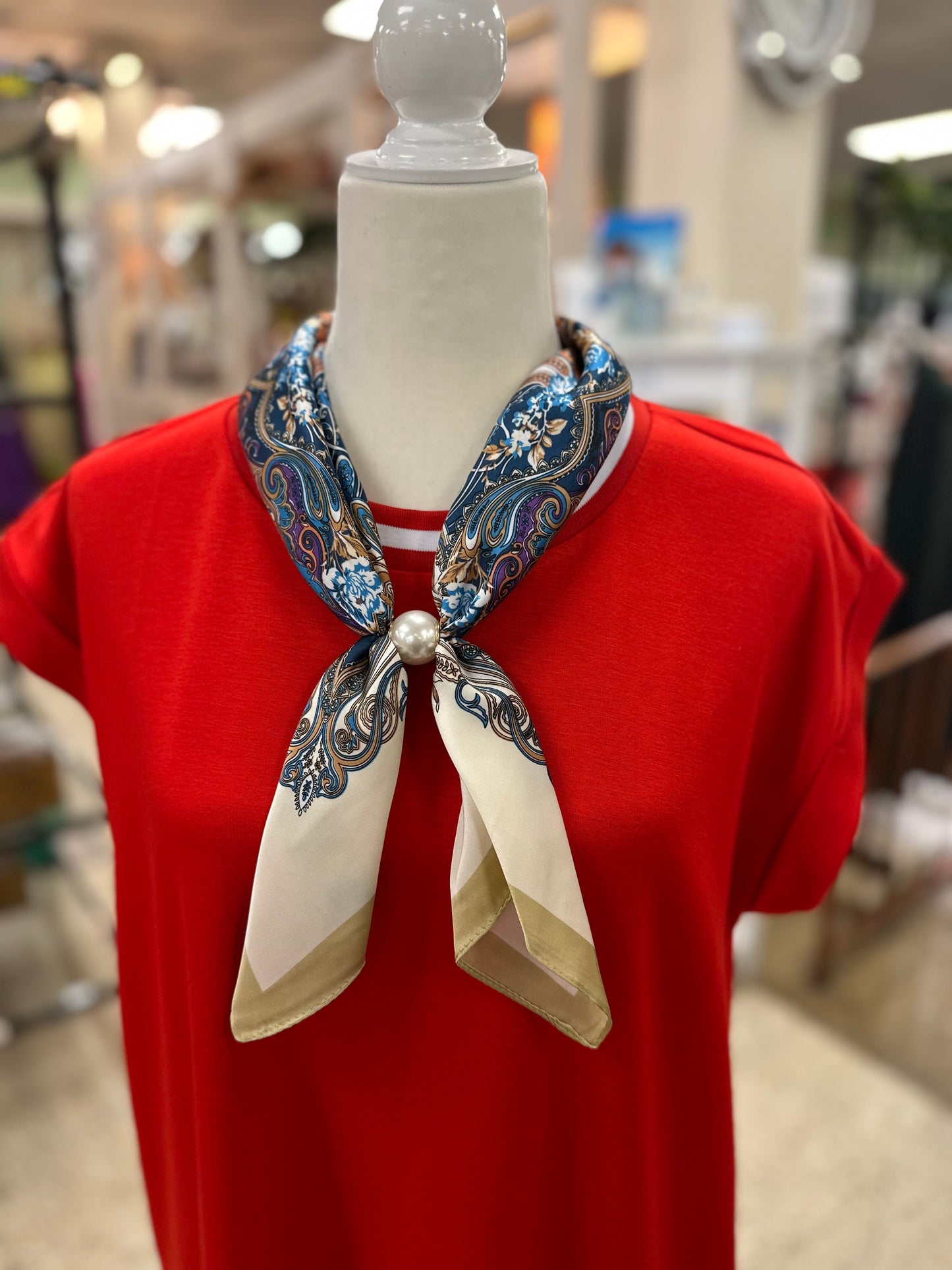 Scarf With Magnetic Pearl