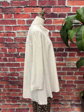 Load image into Gallery viewer, Natural Breeze Linen Blend Tunic
