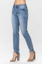 Load image into Gallery viewer, Judy Blue MID RISE Cool Denim Sustainable Relaxed Fit
