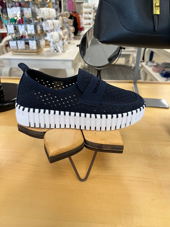 Be Calm Slip On Shoe