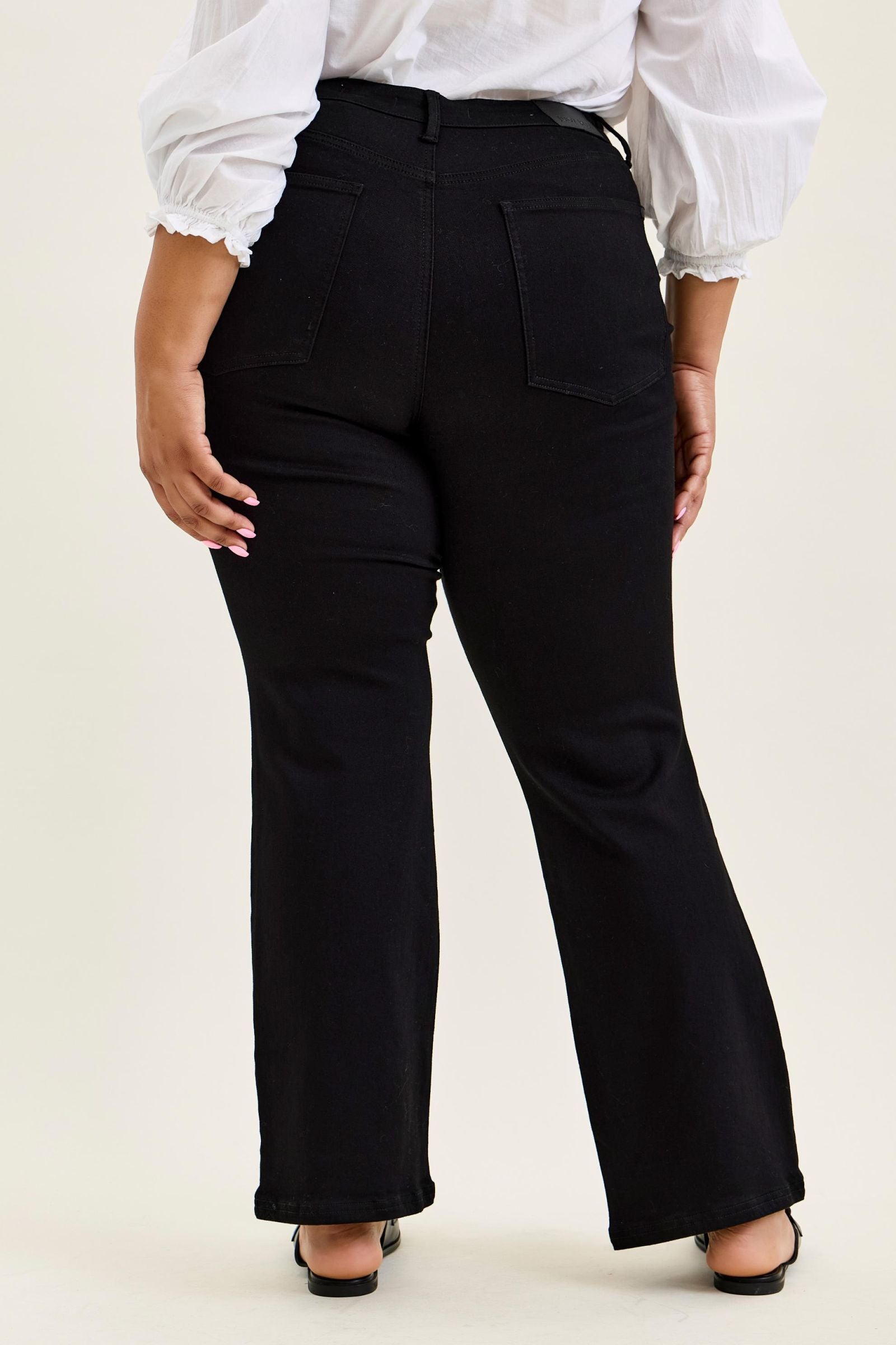 Judy Blue HW T.C. Bootcut Jean