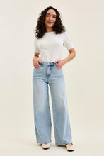 Load image into Gallery viewer, Judy Blue HW T.C. Retro Wide w/ Curve Coin Pkt
