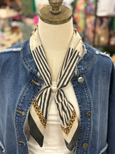 Load image into Gallery viewer, Scarf With Magnetic Pearl
