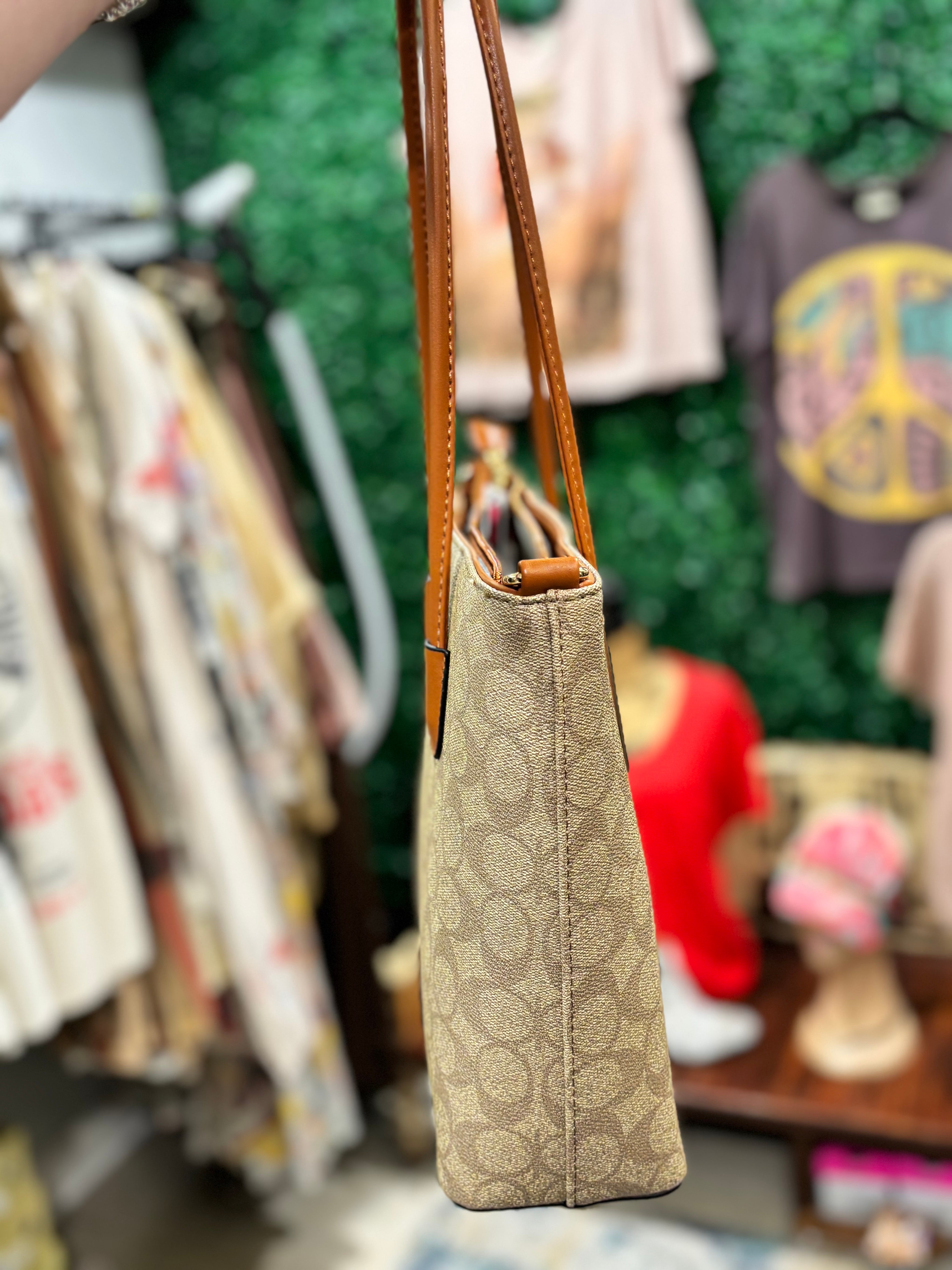Tote In Style Handbag Wallet Collection