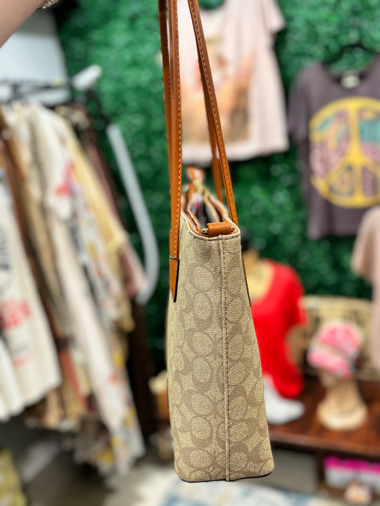 Tote In Style Handbag Wallet Collection