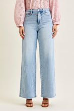 Load image into Gallery viewer, Judy Blue HW T.C. Retro Wide w/ Curve Coin Pkt
