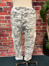 Load image into Gallery viewer, Camo Cargo Pant
