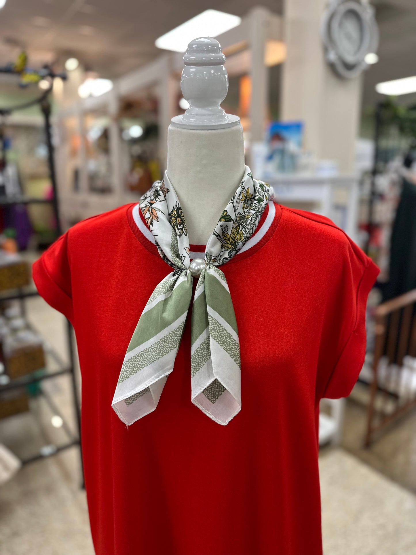 Scarf With Magnetic Pearl