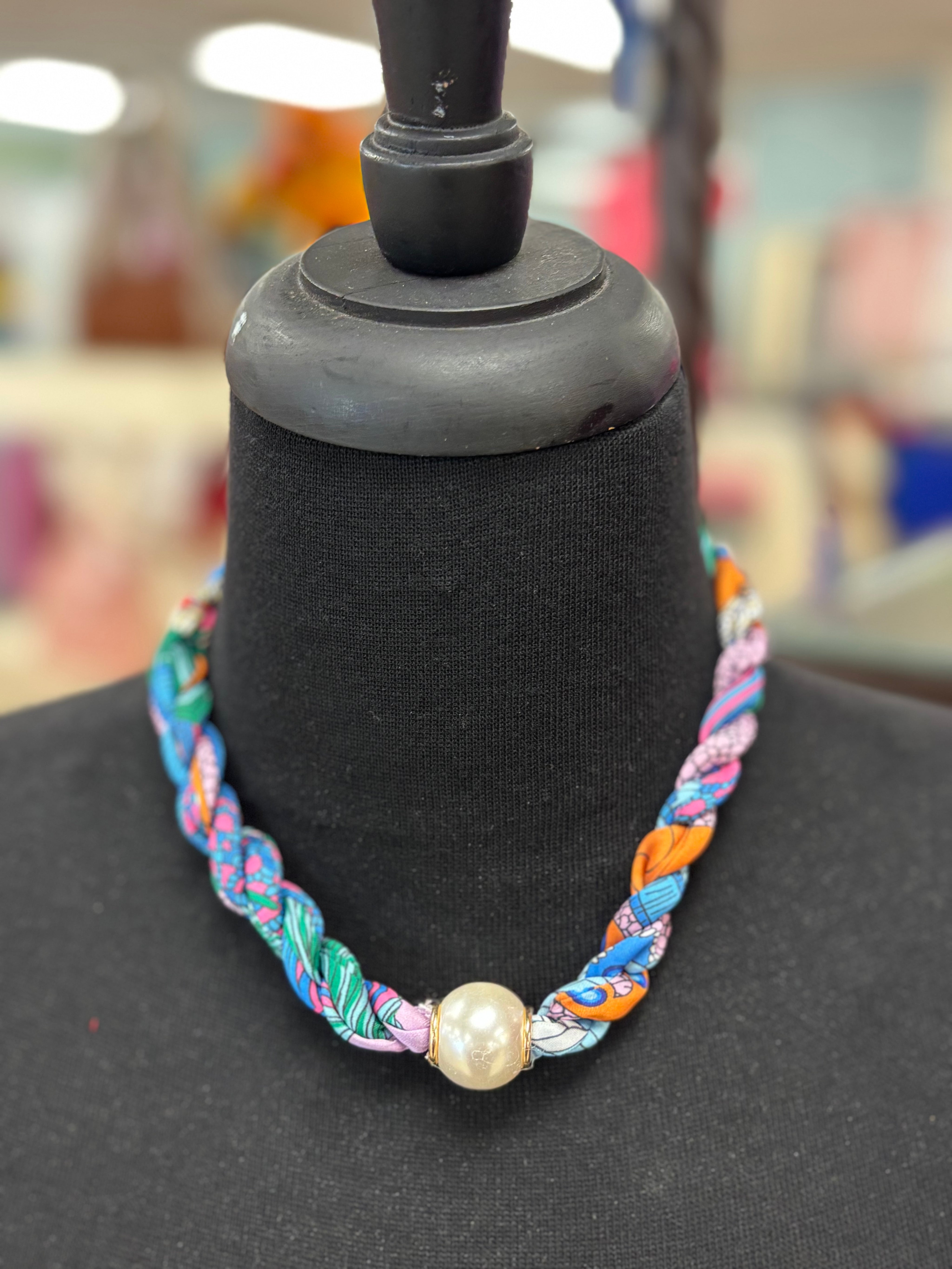 Twisted Scarf Necklace W/Magnetic Pearl