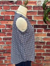 Load image into Gallery viewer, Sleeveless Key Hole Top
