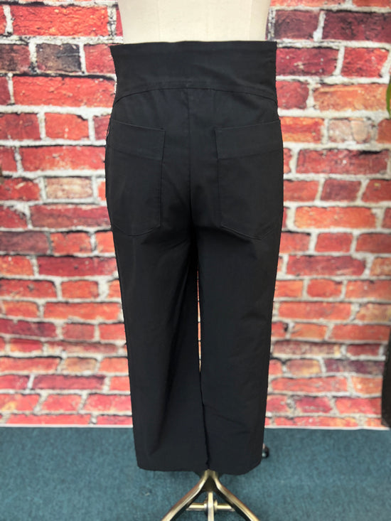 Streamline Chic Pull-On Capri