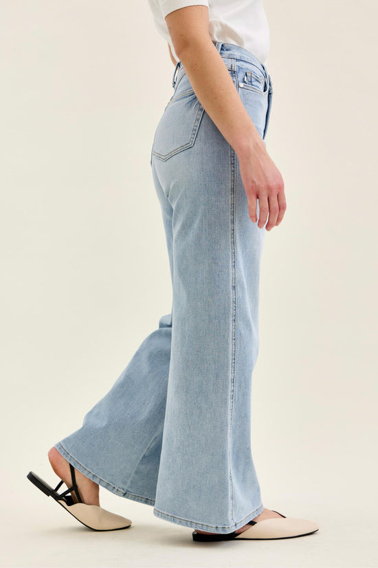 Judy Blue HW T.C. Retro Wide w/ Curve Coin Pkt