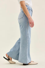 Load image into Gallery viewer, Judy Blue HW T.C. Retro Wide w/ Curve Coin Pkt
