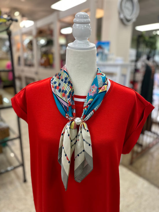 Scarf With Magnetic Pearl