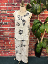 Load image into Gallery viewer, Neutral Bloom Linen Crop Pant
