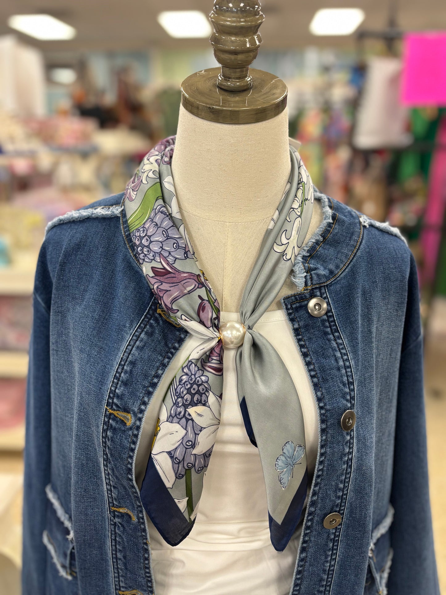 Scarf With Magnetic Pearl