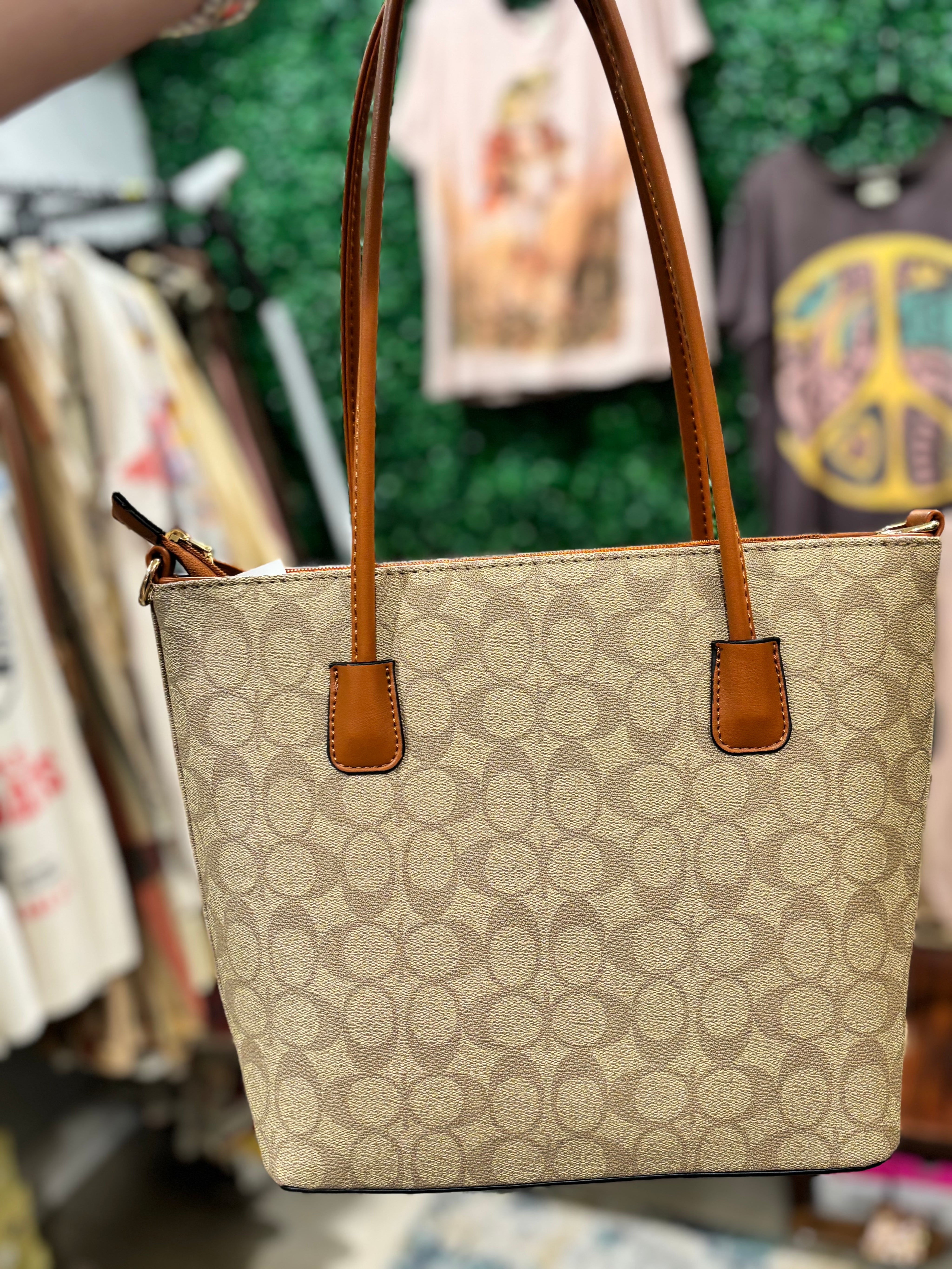 Tote In Style Handbag Wallet Collection