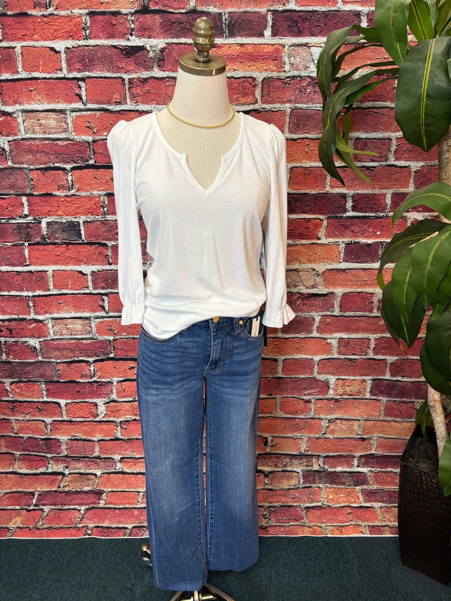 Elbow Sleeve Notch Knit Tee
