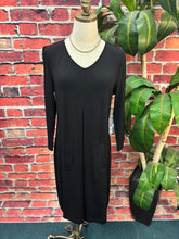 Load image into Gallery viewer, Core Travel Wrinkle-Free Dress
