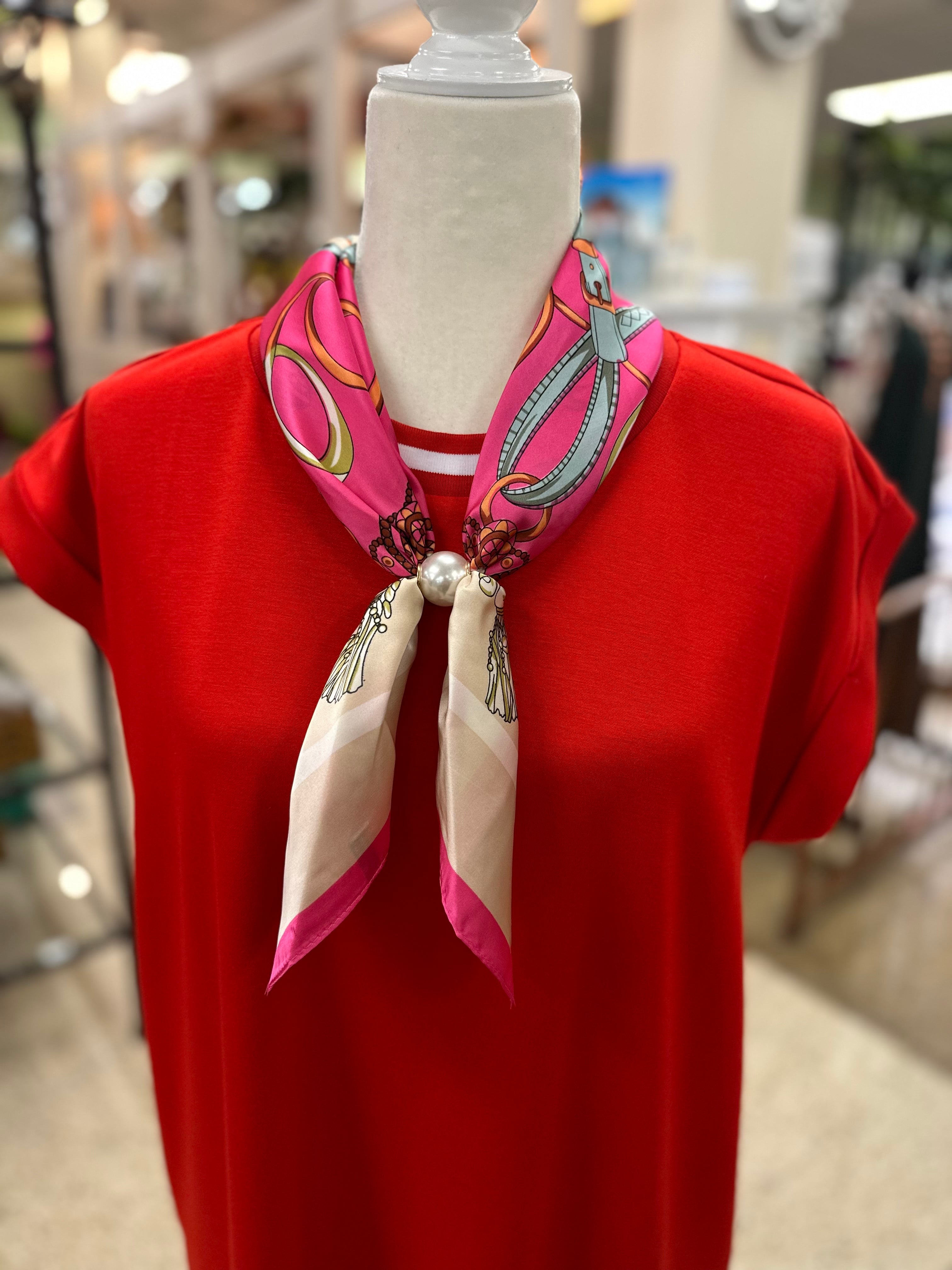 Scarf With Magnetic Pearl