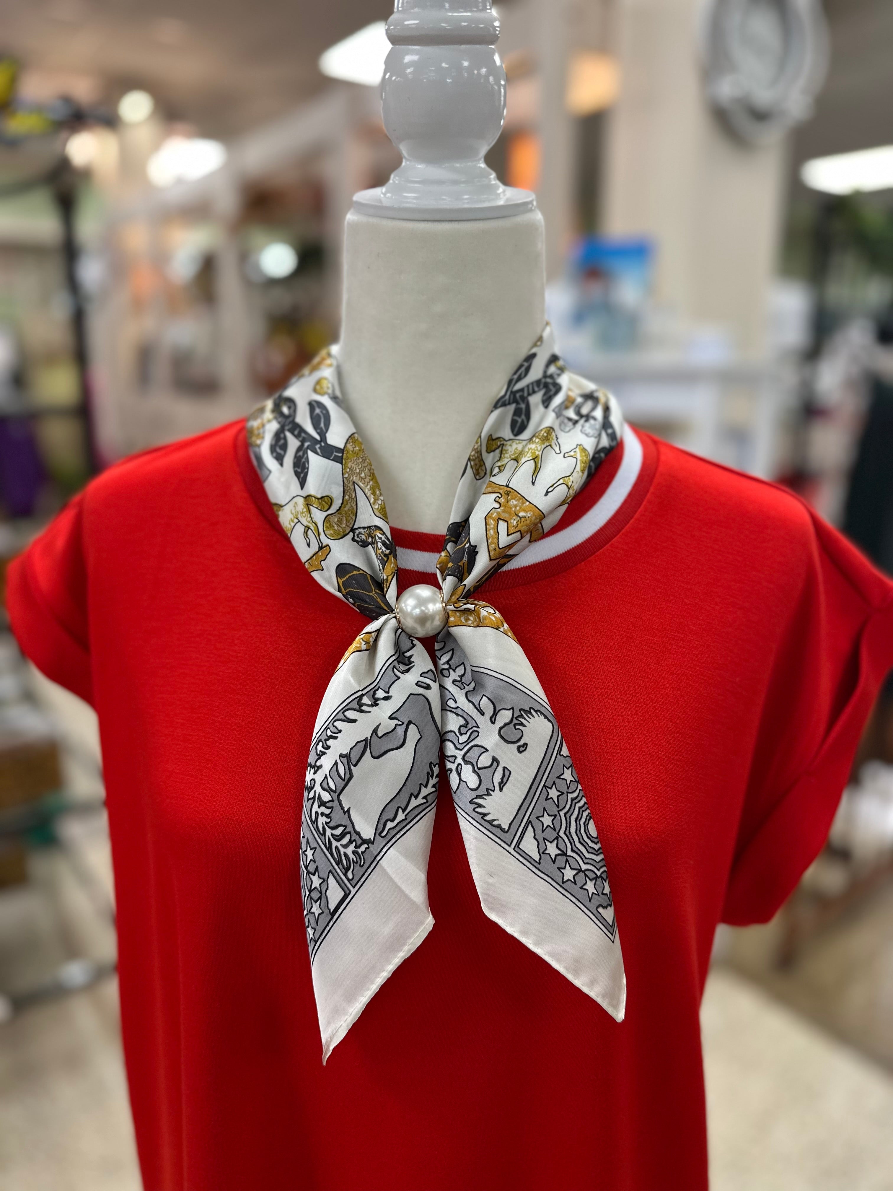 Scarf With Magnetic Pearl