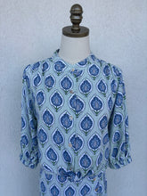 Load image into Gallery viewer, Bluebell Breeze Beaded Button Top
