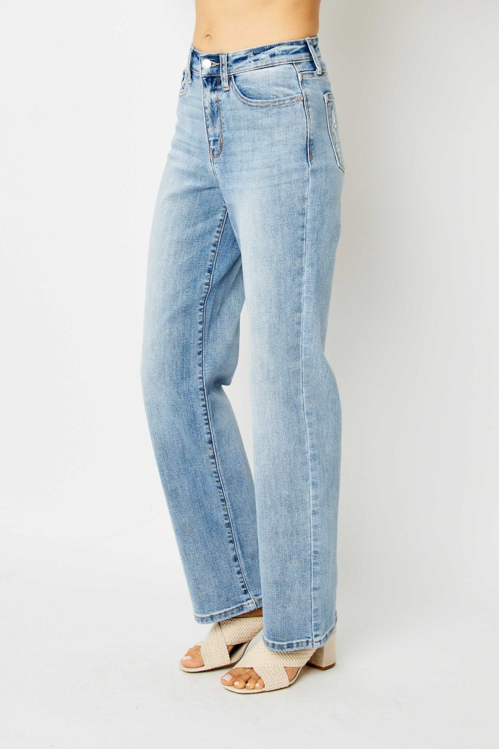 Judy Blue HW LT. Wash Straight Leg Jeans