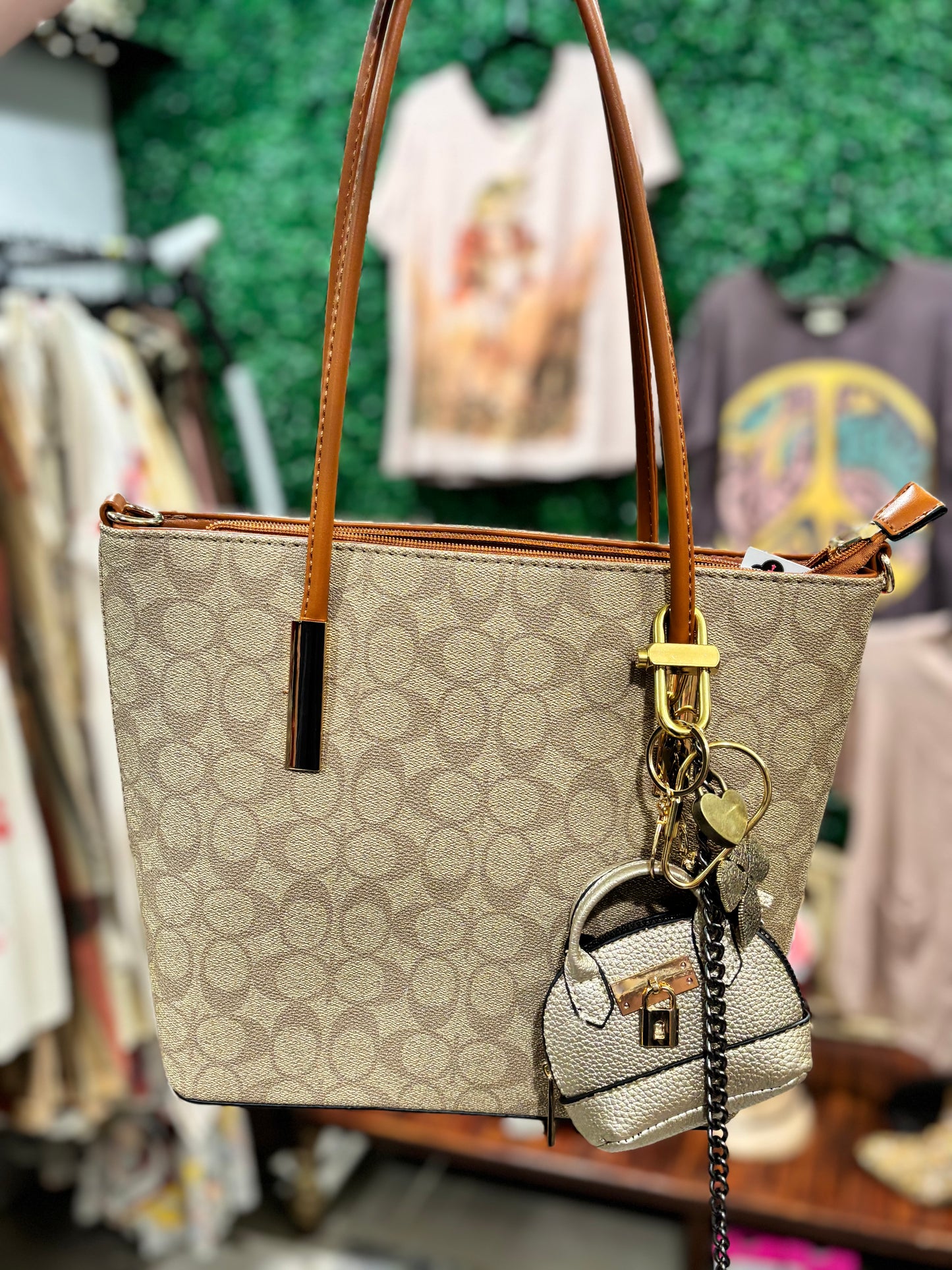 Tote In Style Handbag Wallet Collection