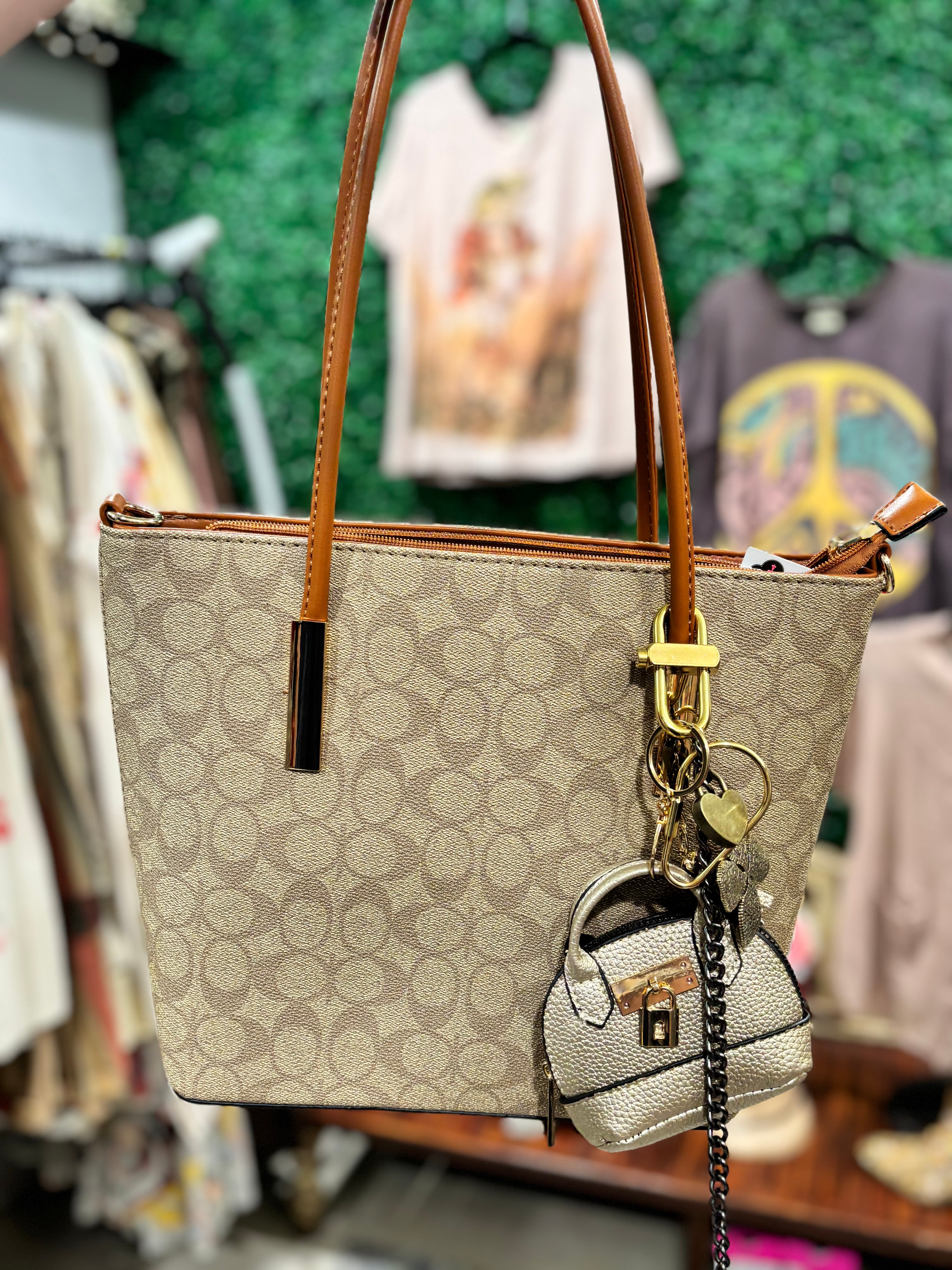 Tote In Style Handbag Wallet Collection