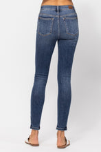 Load image into Gallery viewer, Judy Blue MID-RISE HANDSAND CLASSIC SKINNY
