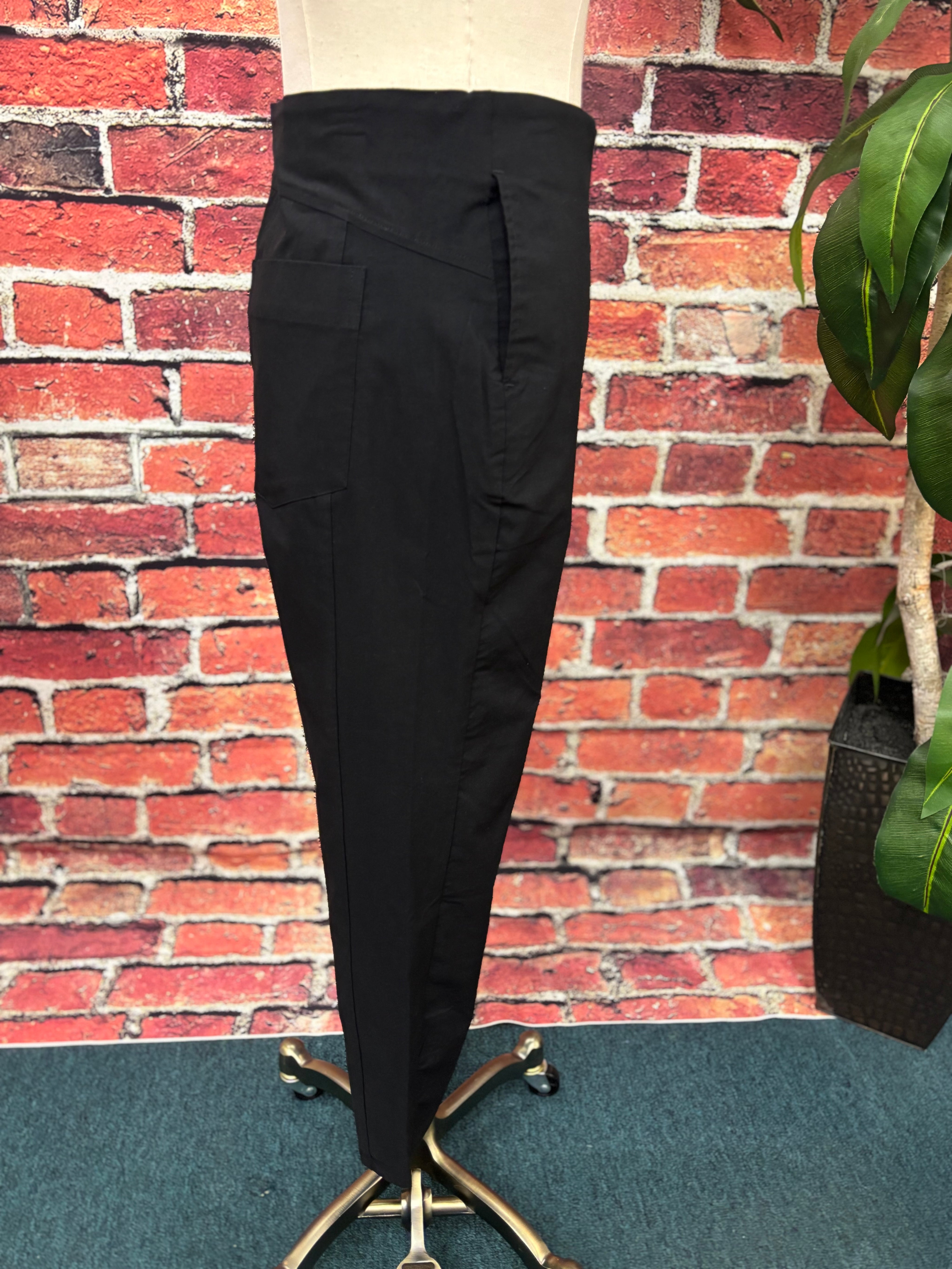 Streamline Chic Pull-On Capri