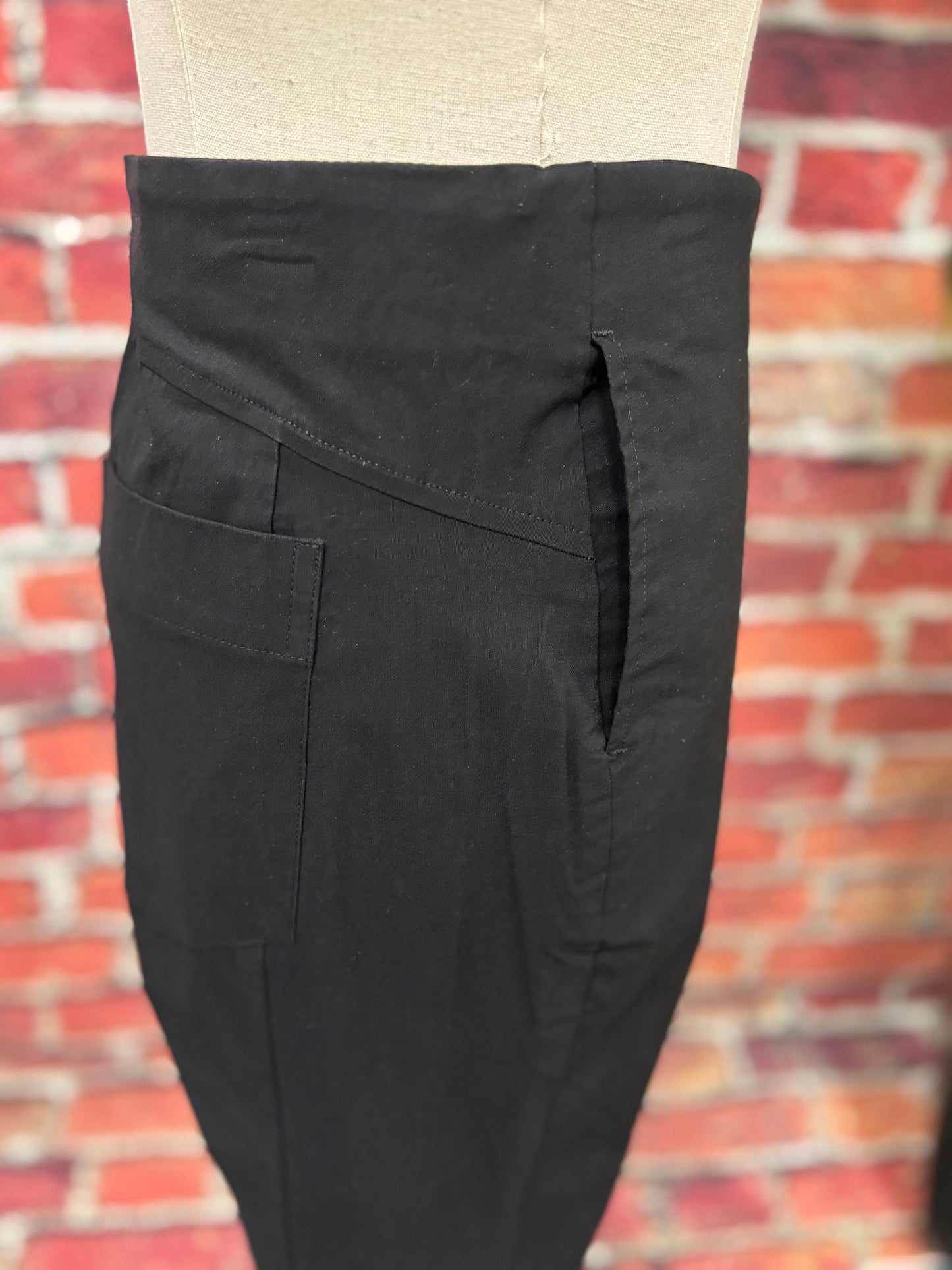 Streamline Chic Pull-On Capri