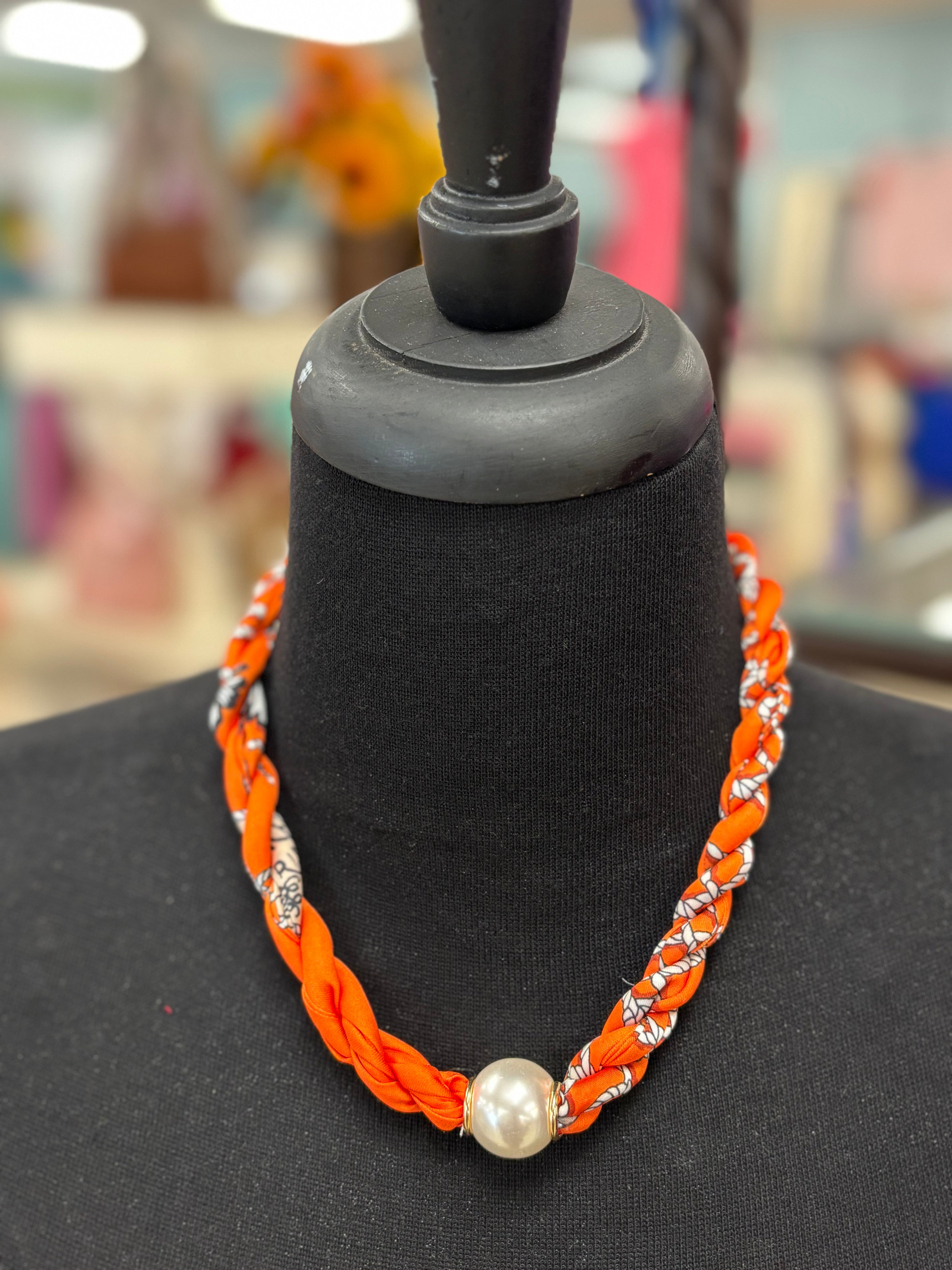 Twisted Scarf Necklace W/Magnetic Pearl