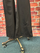 Load image into Gallery viewer, 🖤 Scallop Edge Sculpt Leggings
